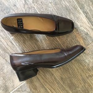 Nine West mahogany low pumps